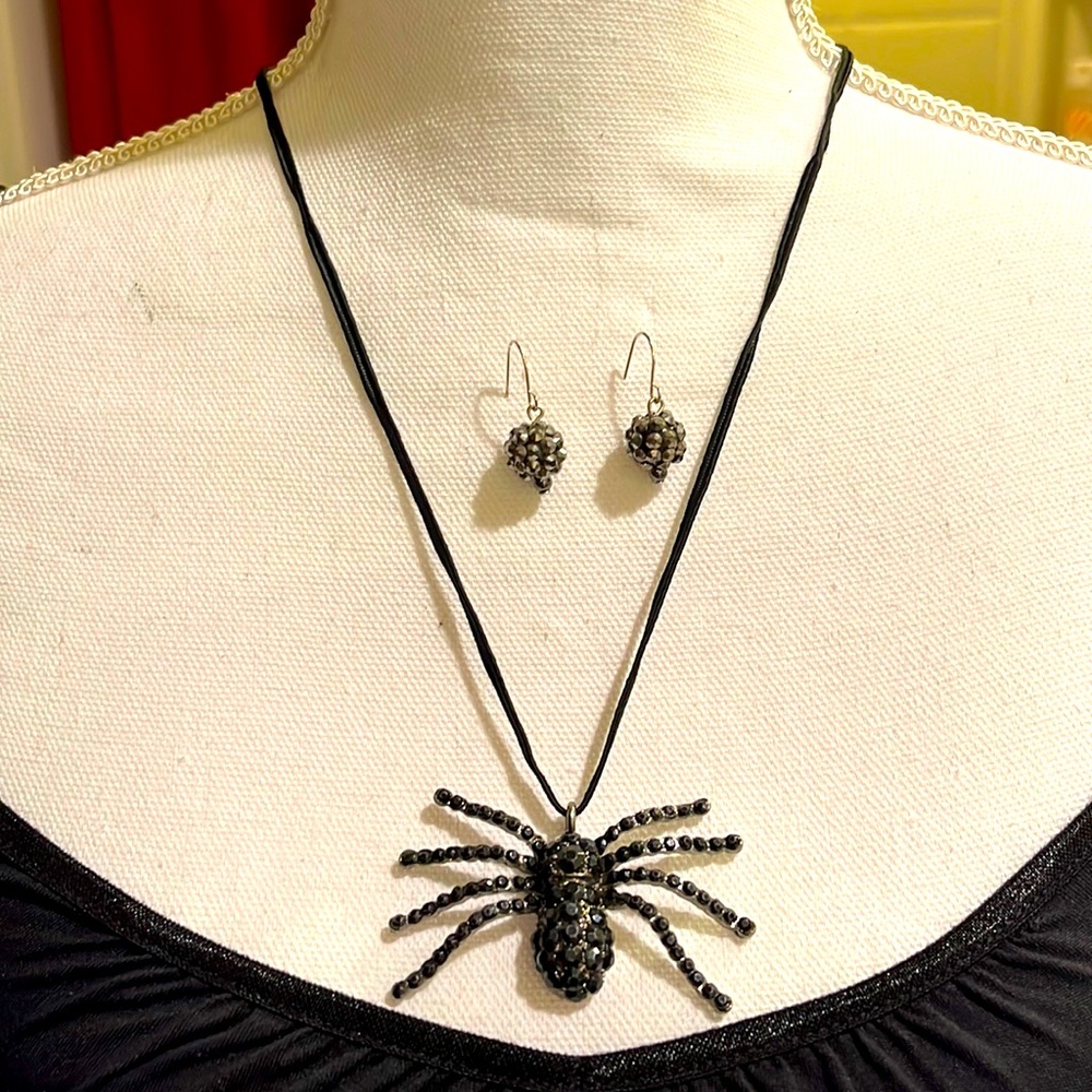 Black Rhinestone Spider Halloween necklace and earrings set.